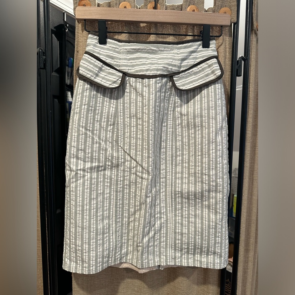 Beautiful Nanette Lepore pencil Skirt.